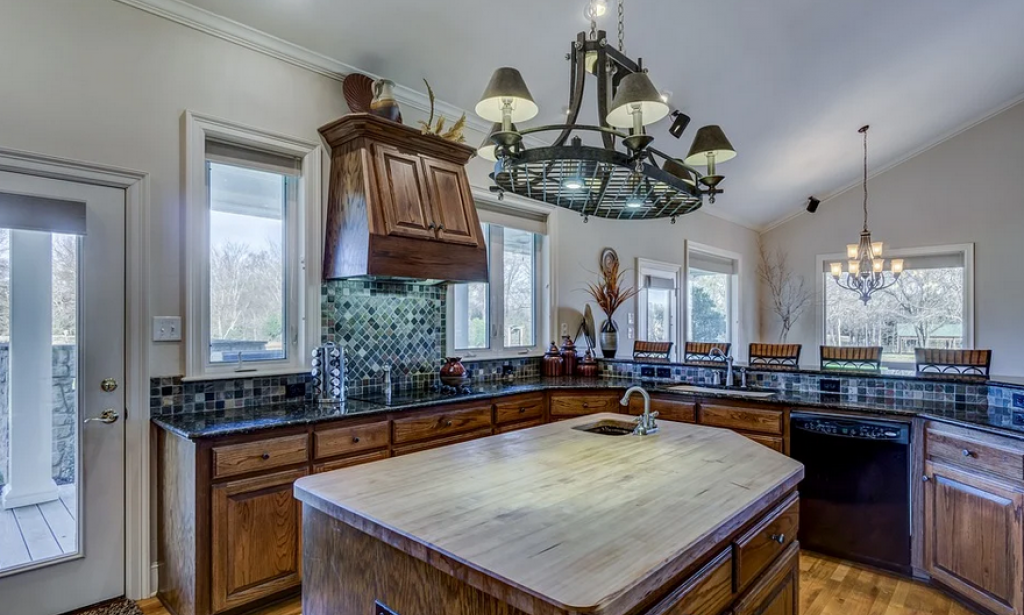 Why Choose Glass Front Kitchen Cabinets?