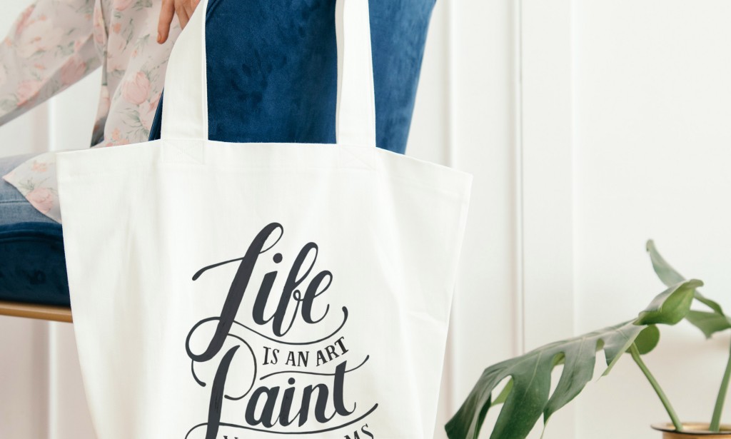 Reusable VS Non-Reusable Bags: Which Is Better?