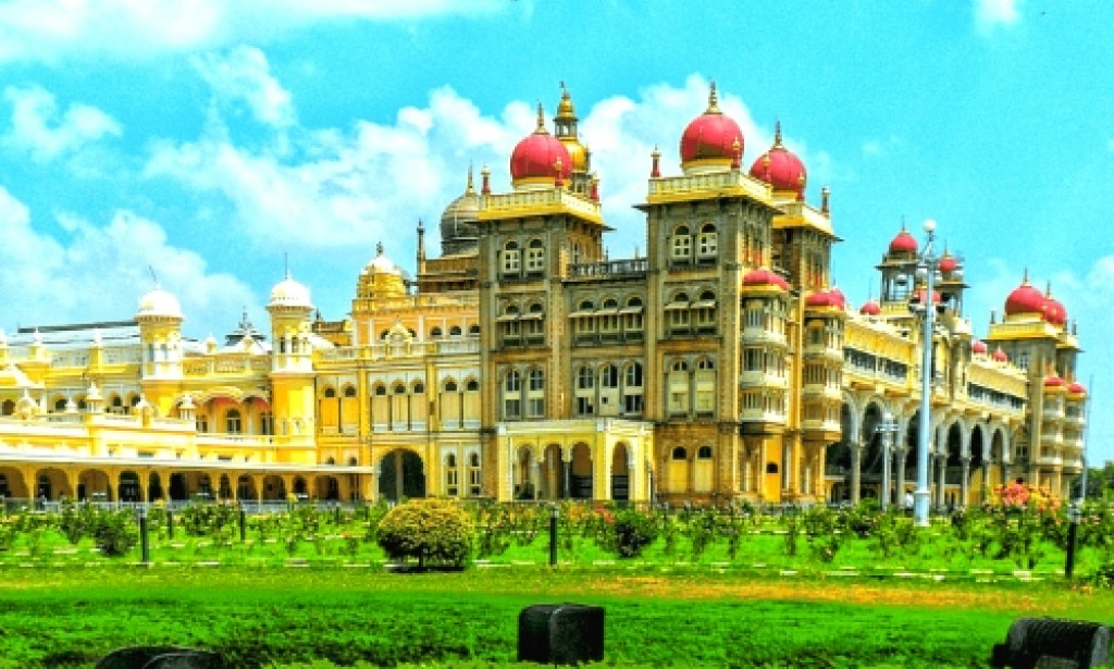 Top 10 Places of South India especially in Karnataka and Tamil Nadu to visit