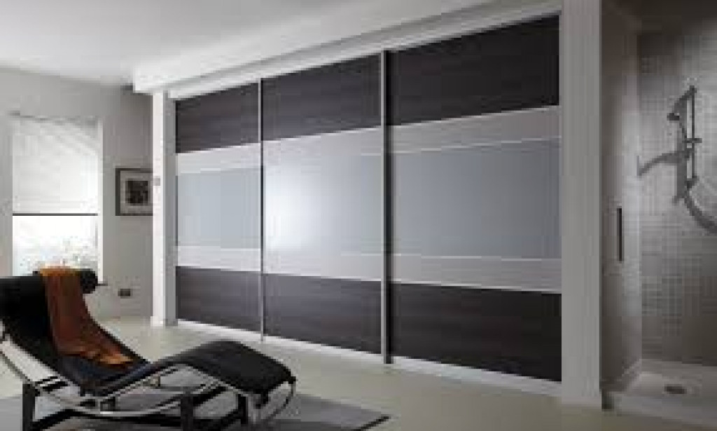 Why Every Professional Woman Needs a Capsule Work Wardrobe