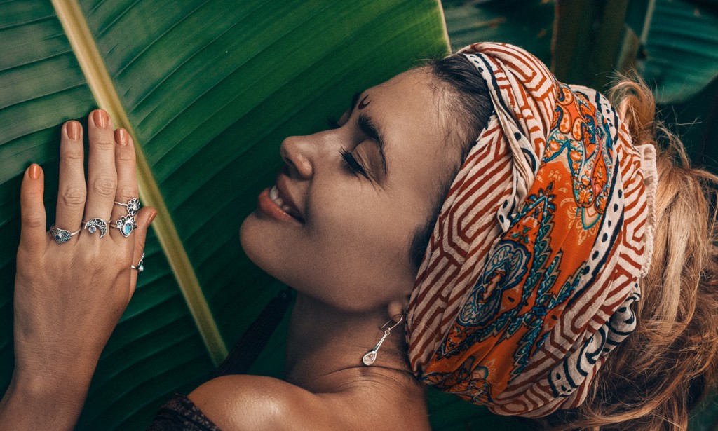 How is Making Jewelry Shopping Easy and Economical