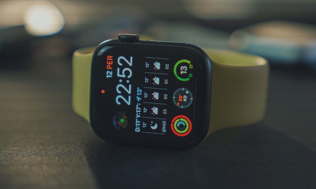 What Features Should We Look for in a Smartwatch?